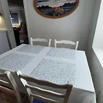 Fishermens House, Romslig Naer Sjoen Medby Διαμέρισμα *
