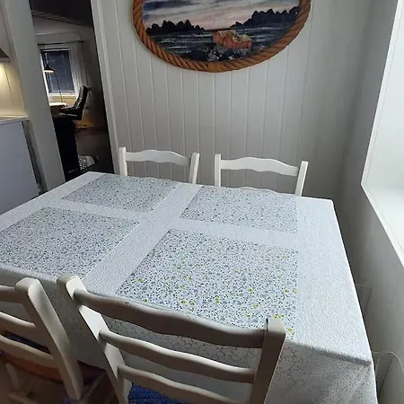 Fishermens House, Romslig Naer Sjoen Medby Apartment *