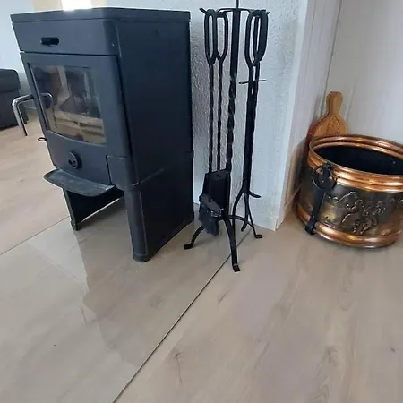 Fishermens House, Romslig Naer Sjoen Medby Apartment